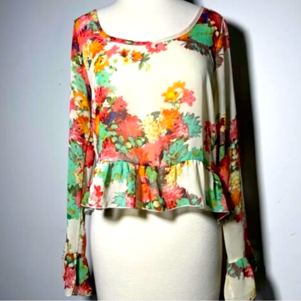 Honey Love Floral crop Top Size medium